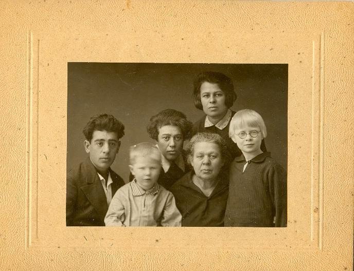 Семья Берновских-Поляковых, январь 1933
