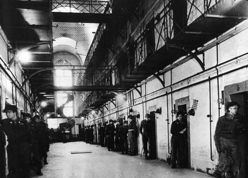 Внутренний вид тюрьмы в Нюрнберге, 1945 - 1946, Германия, г. Нюрнберг. Выставка «Тюрьмы и заключенные» и видео&nbsp;«Нюрнбергский процесс» с этой фотографией.