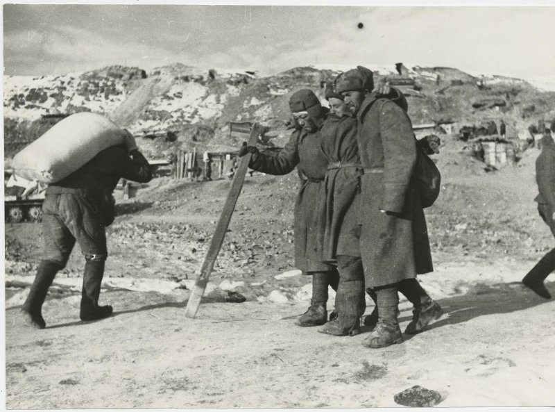 С поля боя, 1942 год, г. Сталинград