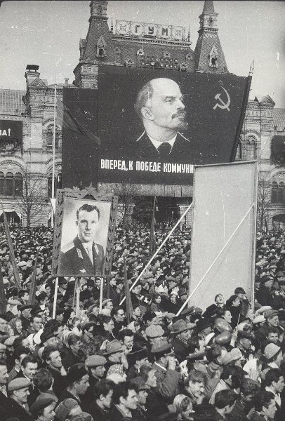 12 апреля 1961 года, 12 апреля 1961, г. Москва. Видео «Быть первым!» с этой фотографией.