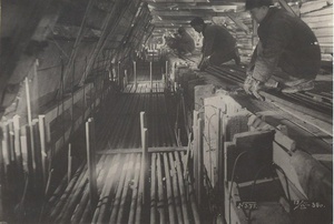 Строительство моста имени Володарского через Неву, 19 апреля 1936, г. Ленинград. Современный мост построен в 1986–1993 годах.