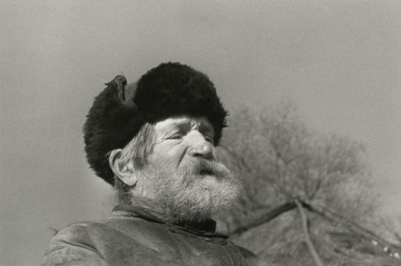Колхозник, 1934 год. Выставка «Сезон шапок» с этой фотографией.
