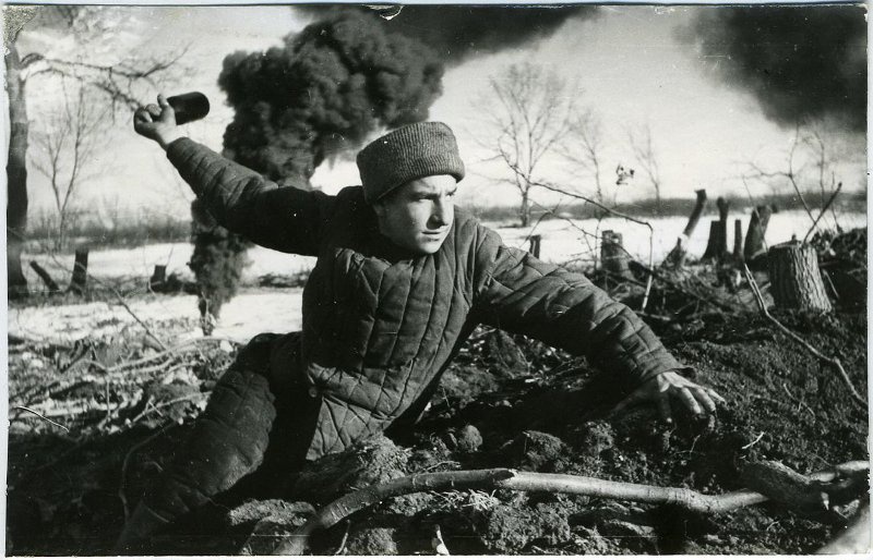 «Стоять насмерть!», 1942 год. Выставка «Фотограф Георгий Зельма (1906–1984)» с этим снимком.