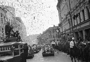 Встреча челюскинцев, 19 июня 1934, г. Москва. Видеовыставка&nbsp;«"Челюскин". Раздавленный льдами»,&nbsp;выставка «Неслучайные встречи» с этой фотографией.