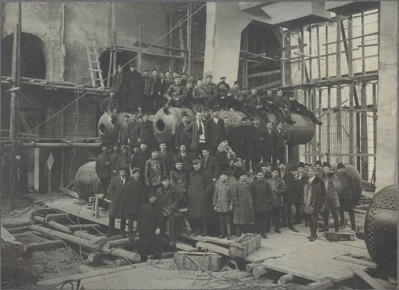 Строительство картонной фабрики, 1924 год. Выставка «24 фотографии 1924 года» с этой фотографией.&nbsp;