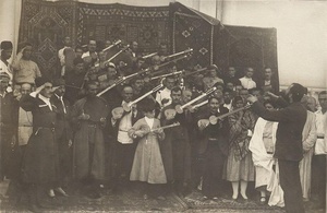 Восточный оркестр исполняет «Интернационал», 1920 год