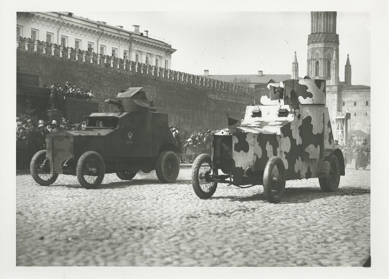 Военный парад на Красной площади, 1 мая 1925, г. Москва. Выставка «Кто с мечом к нам придет…» с этой фотографией.