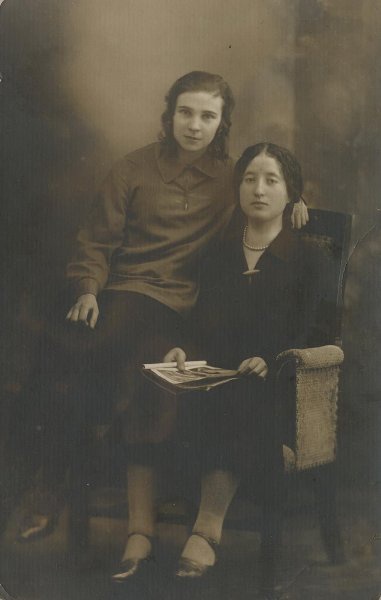 Портрет двух девушек, 1932 год, Татарская АССР, г. Казань