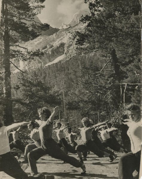 Утренняя зарядка в лагере «Локомотив», 1940-е