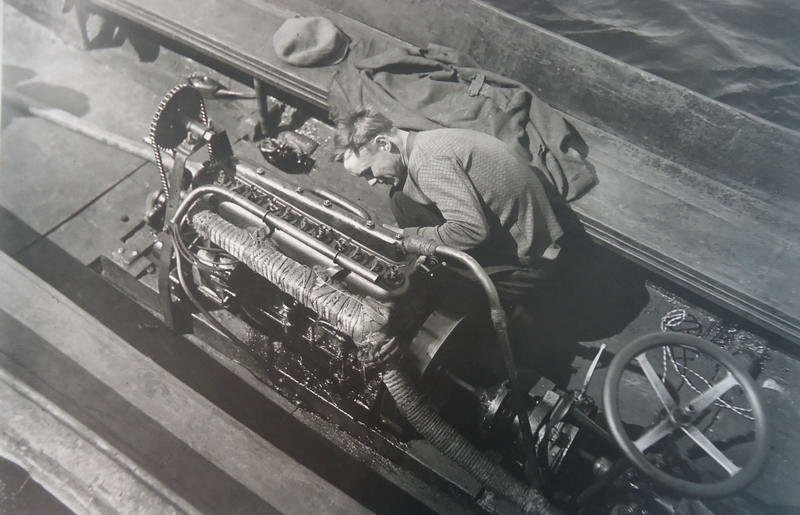 Лодка с автомобильным двигателем АМО, 1929 год. Видео «Роберт Диамент», выставка&nbsp;«Фотограф Роберт Диамент» с этой фотографией.