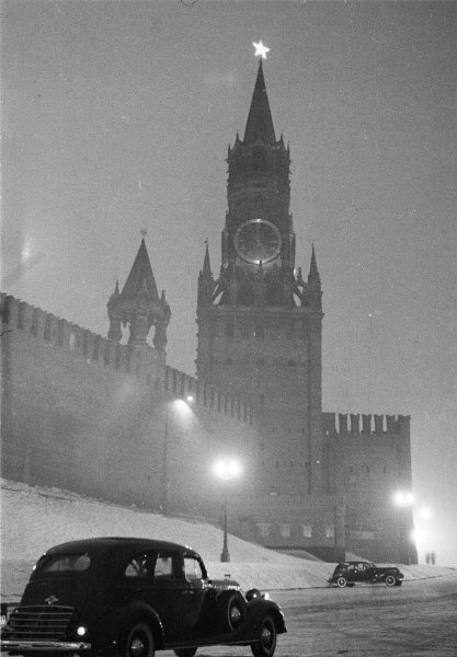 Спасская башня Кремля. Зима, 1938 год, г. Москва. Выставка «Зима в Москве» с этим снимком.