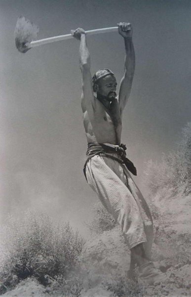 «Экскаватор» на строительстве Большого узбекского тракта, 1939 год, Узбекская ССР. Выставка «Фотограф Роберт Диамент» с этой фотографией.