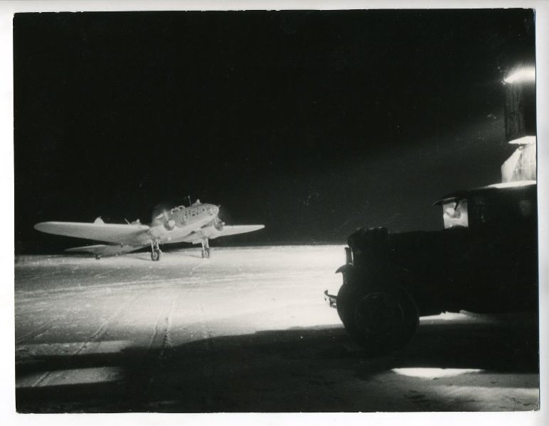 Северо-Западный фронт. Ночной бомбардировщик на старте, 1942 год. Выставки&nbsp;«Железные птицы»&nbsp;и «15 лучших фотографий Сергея Коршунова» с этой фотографией.