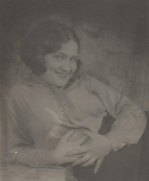 Портрет улыбающейся женщины, 1920 - 1936