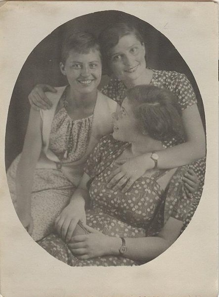 Портрет трех девушек, 24 августа 1938