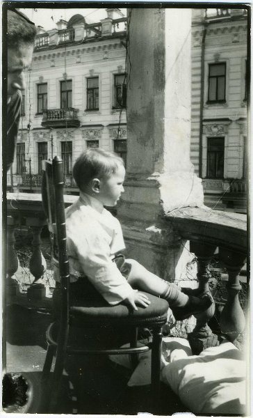 Москва, 1929 год, г. Москва. Выставка «Балконная жизнь» с этой фотографией.