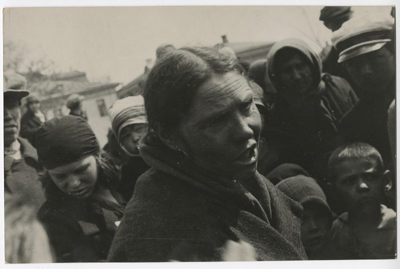 Улица, 1930 - 1931. Выставка «Фотограф Елеазар Лангман. Радикальный экспериментатор 1920–1930-х годов» с этим снимком.