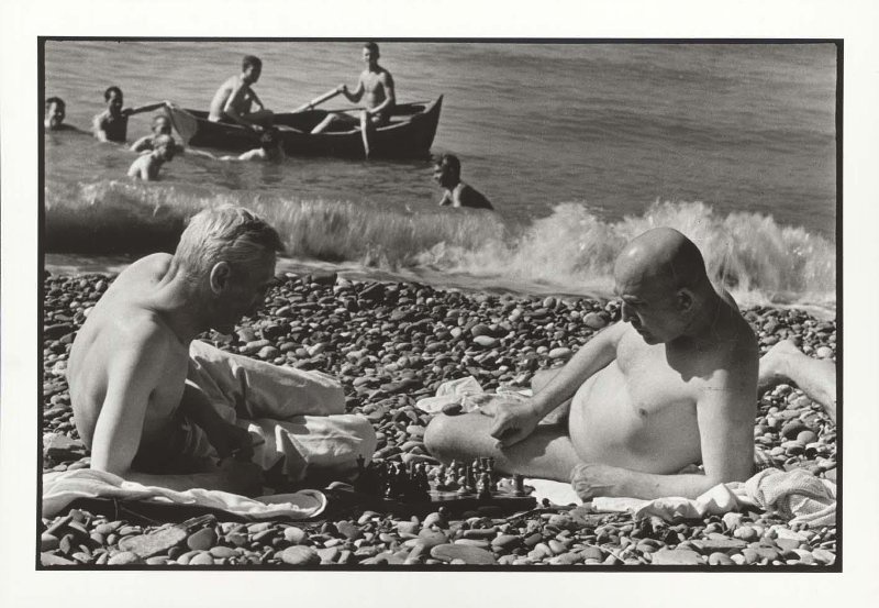 Шахматисты, 1930-е, Крымский п-ов. Выставка «10 лучших пляжных фотографий» с этим снимком.