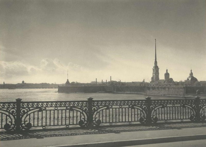 Петропавловская крепость. Вид с Кировского моста, 1949 год, г. Ленинград. С 1991 года – Троицкий мост.