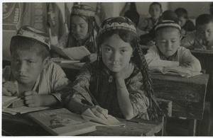 В школе колхоза имени Карла Маркса, 1930-е, Узбекская ССР. Выставки&nbsp;«Жемчужина в оправе скал», «Фотограф Макс Пенсон» с этим снимком.  