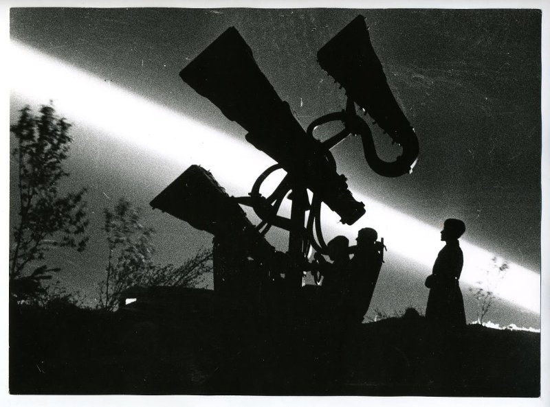 Северо-Западный фронт. Прожекторная станция – искатель, май 1943. Выставка «15 лучших фотографий Сергея Коршунова» с этой фотографией.