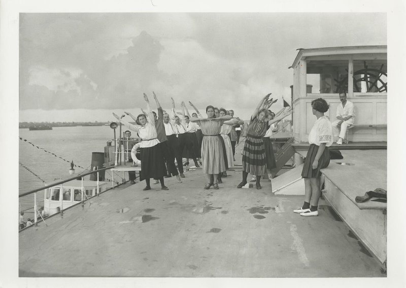 Зарядка на пароходе «Жемчужина», 1924 год. Выставка «По волнами» с этой фотографией.&nbsp;