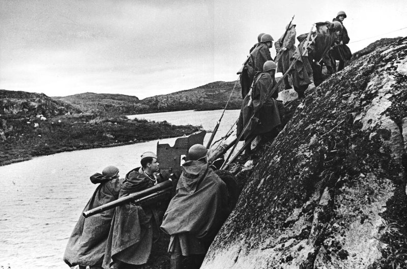 «Солдатский труд». Артиллеристы меняют огневую позицию, 1941 год, Заполярье, п-ов Рыбачий