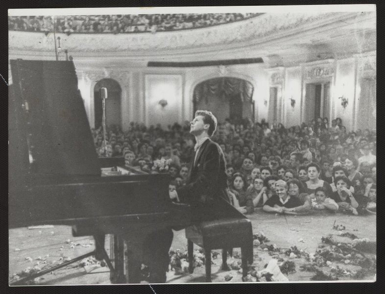 Ван Клиберн. Сольный концерт, 1958 год, г. Москва. Выставка «Московская консерватория. Большой зал», видео «Министр оттепели» с этой фотографией.