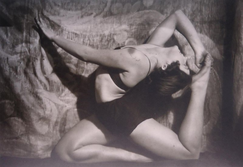 Мария Песчаная. Этюд «Искусство движения». Студия Веры Майя, 1926 год. Выставка «Жертва ню. Эротические снимки Александра Гринберга» с этой фотографией.&nbsp;
