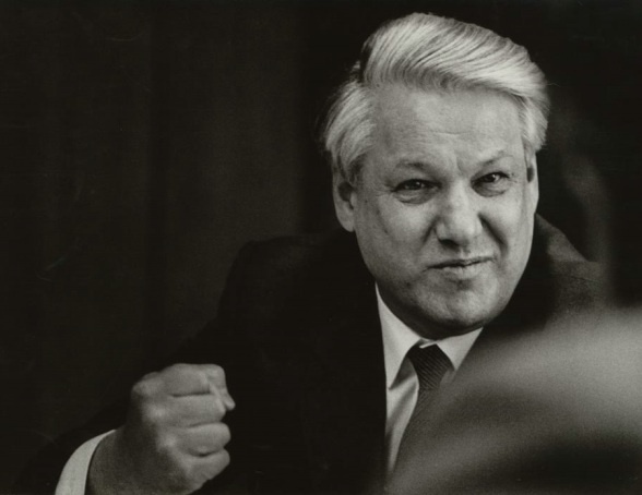Борис Ельцин, 1988 год. Видео&nbsp;«История одной семьи. Лев Разгон», «Говорит Ельцин» и выставка «СССР в 1988 году» с этой фотографией.