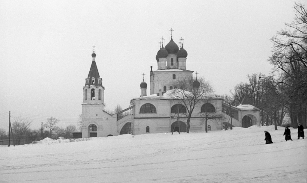 Храм Казанской иконы Божией Матери  в Коломенском, 1968 год, г. Москва. Построена в 1649–1653 годах.
