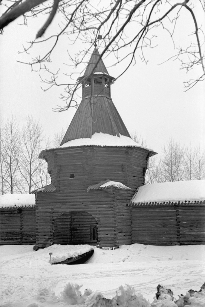 Проездные ворота Николо-Корельского монастыря в Коломенском, 1968 год, г. Москва. Ворота построены в 1698 году.&nbsp;