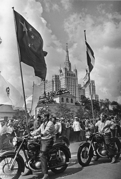 Фестиваль молодежи и студентов, 28 июля 1957, г. Москва. Ныне Новинский бульвар.