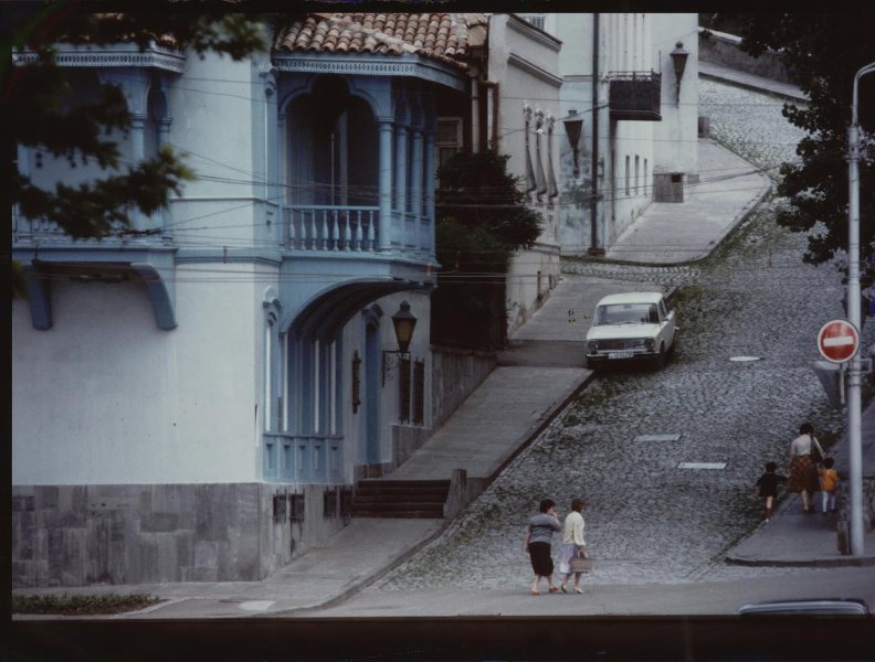 Улица южного города, 1980-е, Грузинская ССР, г. Тбилиси. Выставка «საქართველო ლამაზო» с этой фотографией.&nbsp;