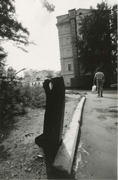 Проходной двор. Из серии «Улица», 1988 год
