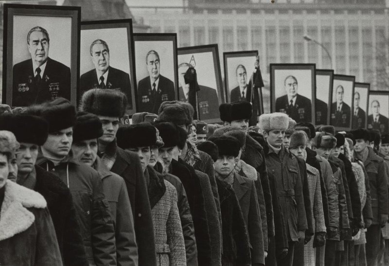 Застой, 1982 год, г. Москва. Выставка «СССР в 1982 году» с этой фотографией.