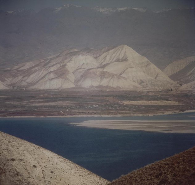 Токтогульское водохранилище, 1984 год, Киргизская ССР. Выставка «В горах» с этой фотографией.