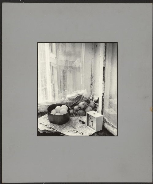 Натюрморт с часами, 1980 год, г. Москва. Выставки&nbsp;«А где же яйца?», «Фотография как…» с этой фотографией.
