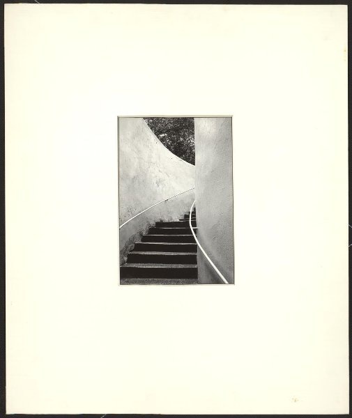 Лесенка, 1986 год. Выставка «Фотография как…» с этой фотографией.