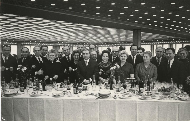 Советский прием. Кремлёвский дворец съездов 1970. Гагарин банкет в Кремле Хрущев. Брежневские застолья. Банкет СССР.