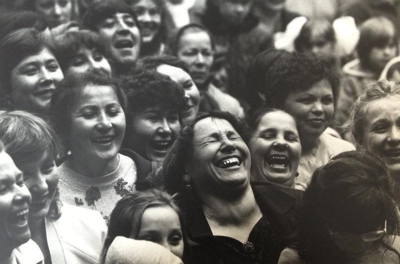 Смеющиеся женщины, 1977 год, Ульяновская обл., г. Ульяновск. Выставка «Ульяновский "соцкретинизм" Валерия Щеколдина» с этой фотографией.
