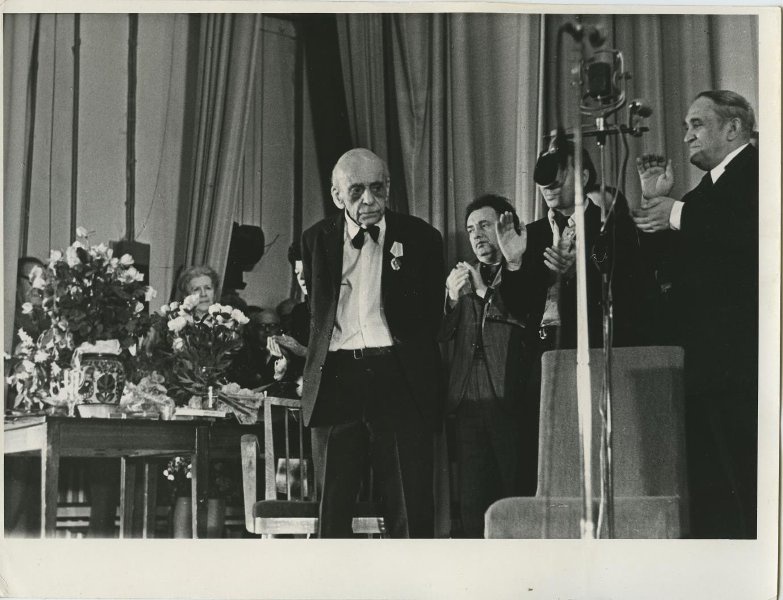 Поэт Павел Антокольский, 1976 год. Выставка «"Сто строк…"» с этой фотографией.