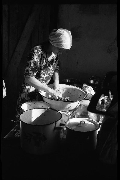Летняя кухня. Село Белогородка, 20 сентября 1979, Кемеровская обл., Мариинский р-н. Выставка «Хлопоты на кухне» с этой фотографией.