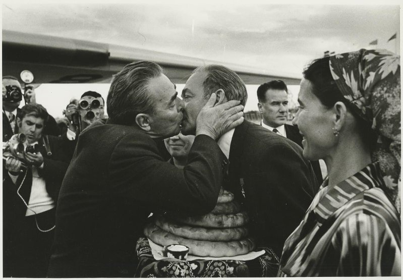 Визит Леонида Брежнева в Узбекистан, 1970-е, Узбекская ССР. Выставка «Жемчужина в оправе скал» с этой фотографией.