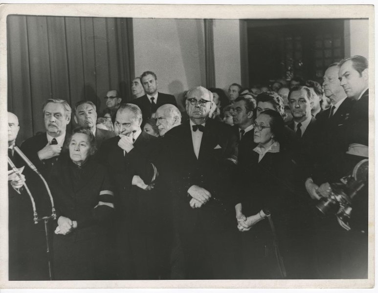 на стриме спектакль актеры. мхат апрель. мхат апрель. мхат апрель. художественный театр (москва, 1902).