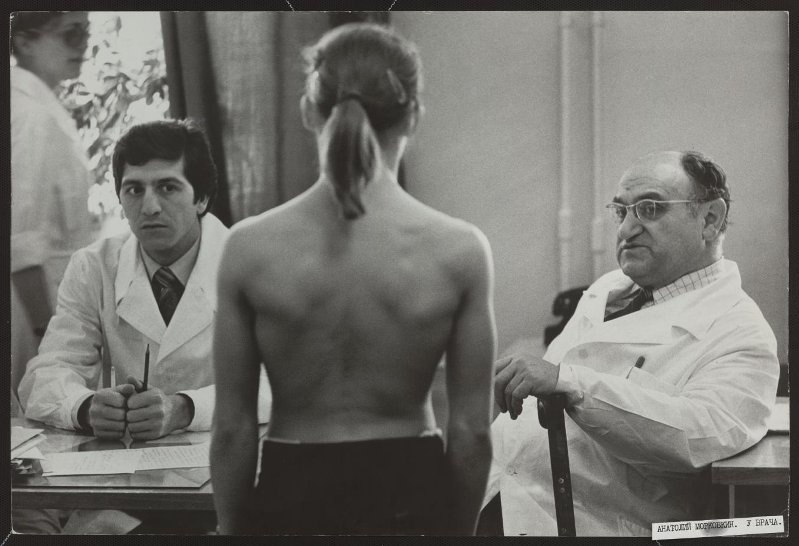 У врача, 1980-е. Выставка «На страже здоровья: российские врачи в XX веке» с этой фотографией.&nbsp;