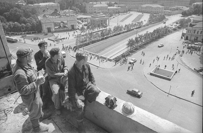 «Строители Нового Арбата», 1960 - 1963, г. Москва. Выставка «Жизнь на Новом Арбате» с этой фотографией.&nbsp;