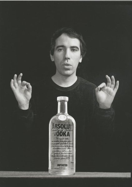 Юрий Альберт, 1987 - 1989, г. Москва. Выставка «10 фотографий с бутылкой» с этим снимком.