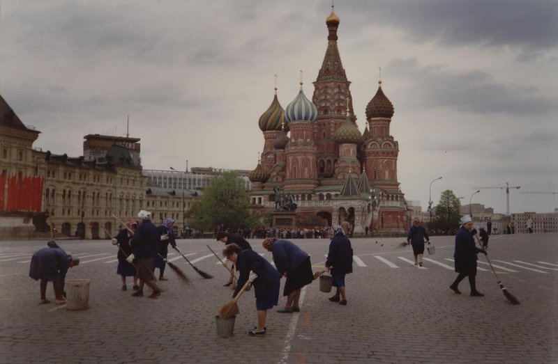 На Красной площади после парада, май 1989, г. Москва