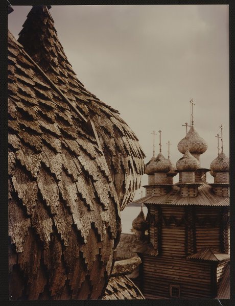 Кижи. Церковь и фрагмент купола, 1980-е, Карельская АССР. Выставка «Карелия. Спокойная красота чистого сердца» с этой фотографией.